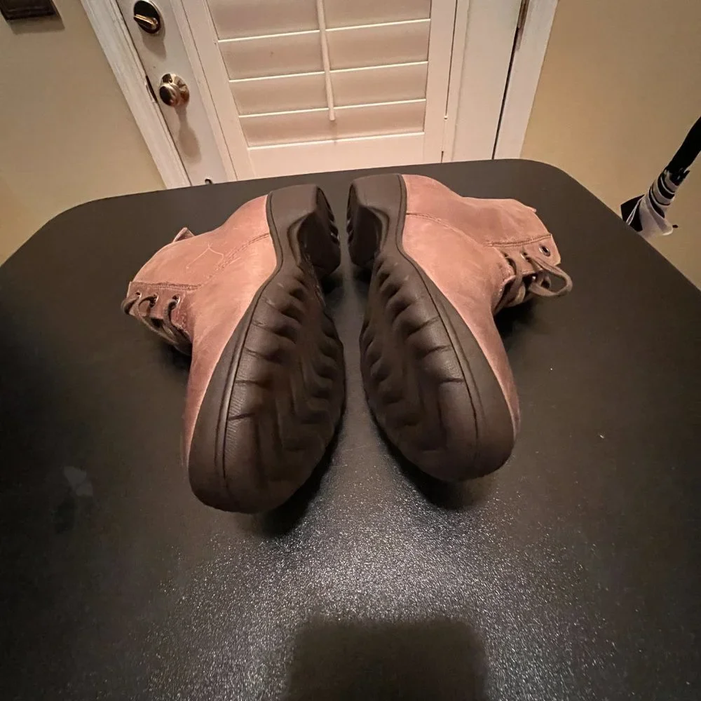 Bogs size 8.5 Carrie Chukka ankle boots